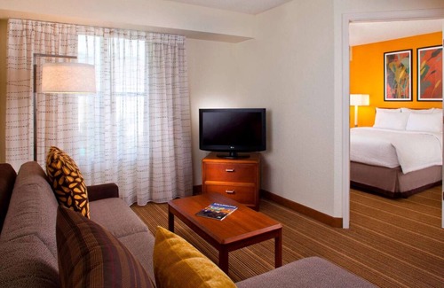 Homewood Hotel | Your Home Away From Home! w/ Outdoor Pool, Near Homewood Soccer Park!