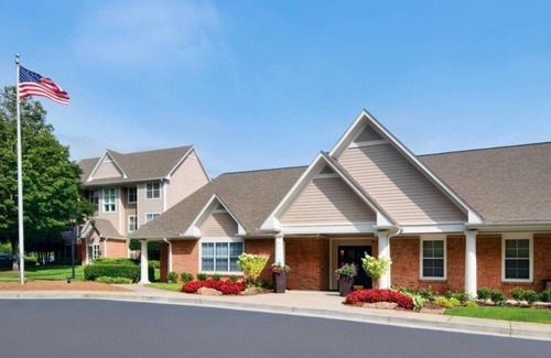 Homewood Hotel | Your Home Away From Home! w/ Outdoor Pool, Near Homewood Soccer Park!