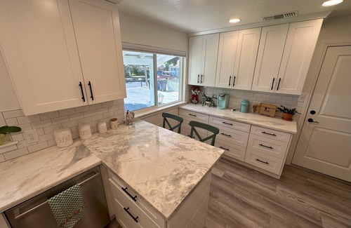 Carmichael Casa | Your HOME away from HOME! 3-bdrm in Carmichael w/ AC, WiFi, fitness room