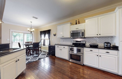 Clarksville Casa | Your Home away from Home - Entire house