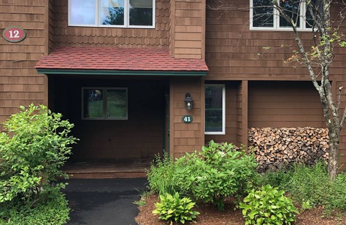 North Woodstock Casa | ¡NUEVO! Condominio orientado a la familia con vista al lago y transporte a Loon Mtn!