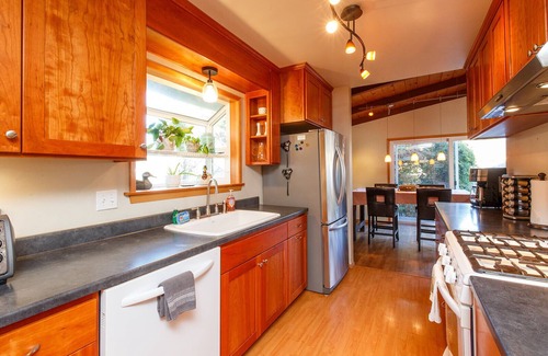 McKinleyville Casa | 🌲Your Home Base for Exploring the Redwoods! Pet Friendly, Complete with Hot Tub!🐾