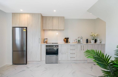 Lower Hutt Casa | Your Home for Night, or a Month!
