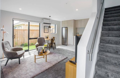 Lower Hutt Casa | Your Home for Night, or a Month!