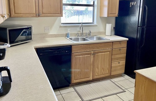 Artesia Casa | Your Homestead away from Home! Family Friendly - Cozy & Convenient