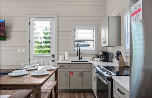 Sevierville Cabina | Your Lake Escape! Pet-Friendly Cabin +Game Loft