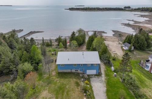 South Bruce Peninsula Casa | Your Lakeside Retreat In Howdenvale