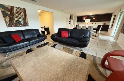 Crystal Cove Casa | Your Lakeview Getaway in Crystal Cove – Sunsets, Comfort & Great Location