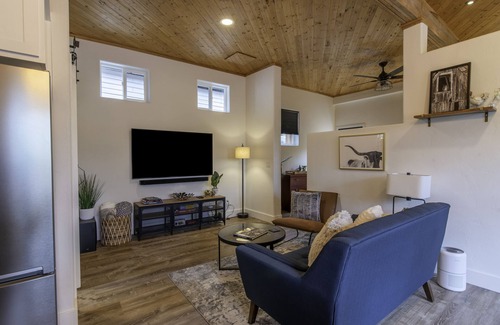South Hills Cabaña | Your Lil' Barn Away From Home