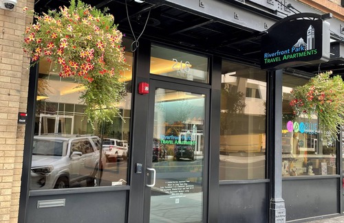 Riverside Apartamento | Your Lovely 1 Bed Travel Apartment in the Heart of Spokane