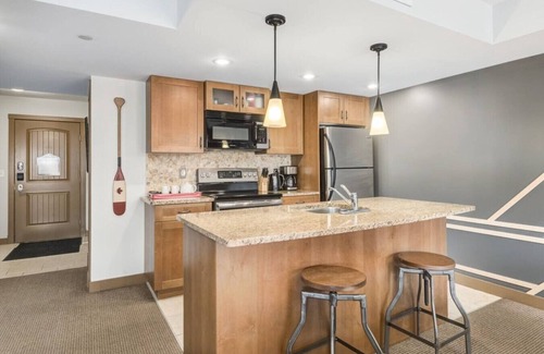 Dead Man's Flats Apartamento | Your Lovely 3BR/2BA Condo at the Edge of Canmore
