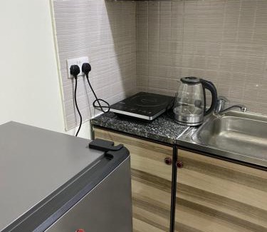 Khalifa City Apartamento | Your Luxury Studio near Airport
