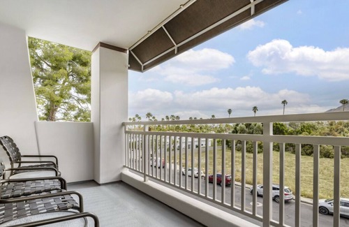 Canyon Corridor Complejo | Your Next Palm Springs Getaway! 3 Spacious 2BR Suites w/ Balcony | Spa & Pools