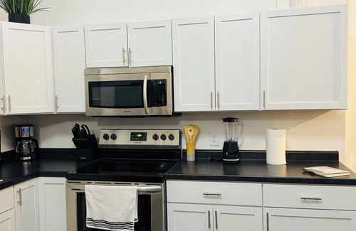 Terre Haute Casa | Your One Of A Kind Suite with WiFi, AC in welcoming Terre Haute