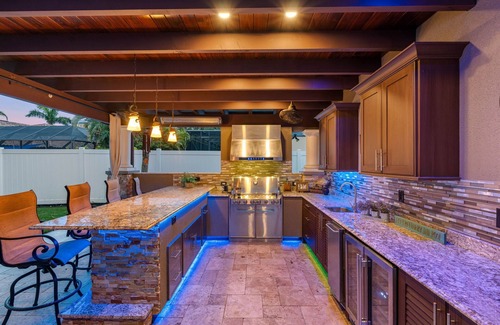 St. Petersburg Casa | Your outdoor Oasis house WiFi, AC in awesome St. Petersburg