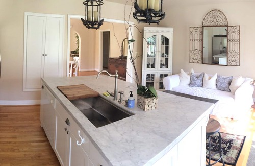 West Los Angeles Casa | Su propia 2/1 casa con amplios jardines y remodelado CHEF DE COCINA en el oeste de Los Angeles