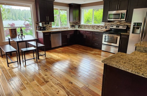 Lake Roesiger Casa | Your own lakefront retreat on beautiful and wooded Lake Roesiger in Snohomish.