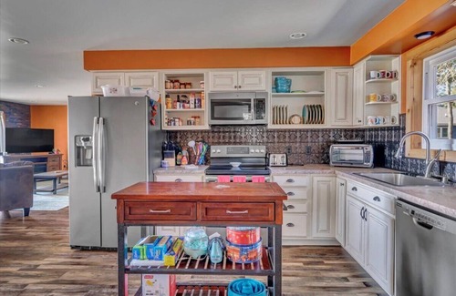 Jeddo Casa | YOUR OWN PRIVATE BEACH GETAWAY!! Fantastic 3 Bed 2 Full Bath LAKE FRONT Home!!!