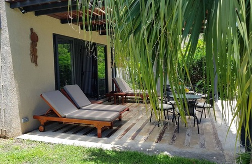 Pereybere Villa | Su propia villa con piscina privada en jardín tropical.