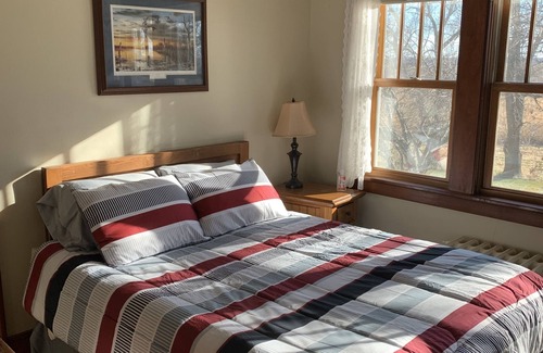 Spirit Lake Otro | Your own10-acre beautiful 1925 farmhouse, 2 bunkhouses & fun enchanted cottage