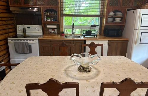 Rawdon Chalet De Esquí | Your Party House! Soundproof music room.Near parks & beach. Your perfect getaway