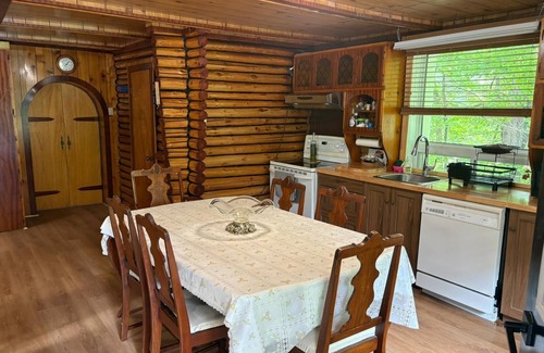 Rawdon Chalet De Esquí | Your Party House! Soundproof music room.Near parks & beach. Your perfect getaway