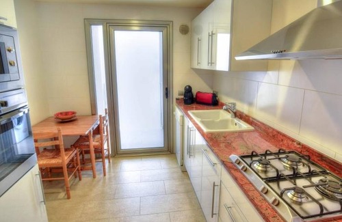 Sant Antoni de Calonge Apartamento | Tu perfecto apartamento mediterráneo en Sant Antoni de Calonge con piscina y jardín a solo pasos del mar 🌴🌊