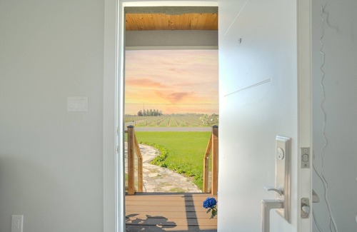 Niagara-on-the-Lake Casa | Your Peaceful Getaway with Wi-Fi, Coffee & Fresh Veggies