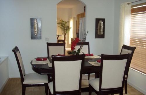 Highgate Park Villa | Your perfect family holiday! Private pool, Games Room, 12 Mins to Disney