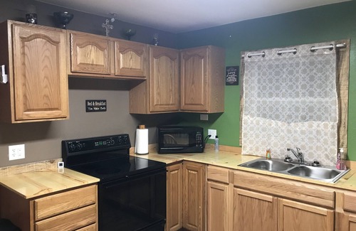 Waynesville Cabina | Your perfect family getaway to the mountains! Country cabin with Wi-Fi.