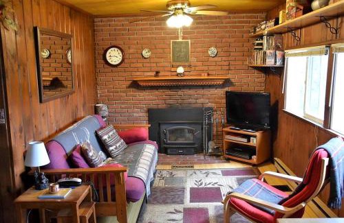 Gilman Casa | Your Perfect Getaway: Mountain Cabin Retreat with Hot Tub and Fireplace in Lisbon, NH