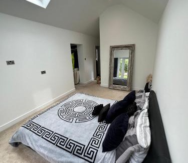 Trafford Casa | Your Perfect Getaway with Hot Tub