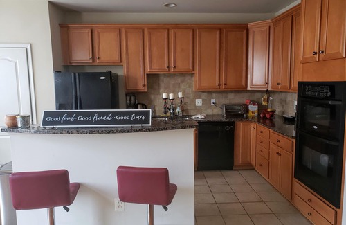 Gaithersburg Casa | Modern Home with Perks