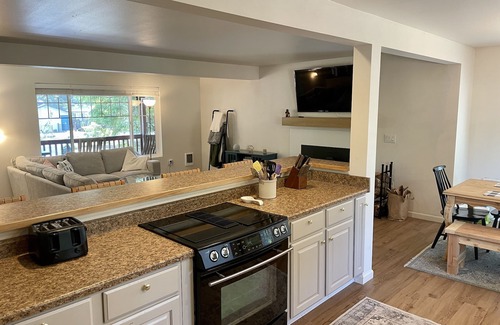 Hoodsport Casa | Your perfect lake getaway awaits at Cutthroat Lodge!