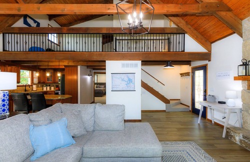 Lake Ozark Casa | Your Perfect Lakeside Getaway – Spacious & Fun with an Amazing Dock