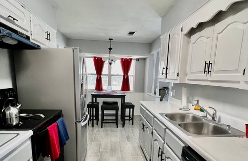 Universal City Casa | Your Perfect Retreat 4BR w/ POOL!