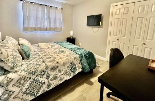 Universal City Casa | Your Perfect Retreat 4BR w/ POOL!