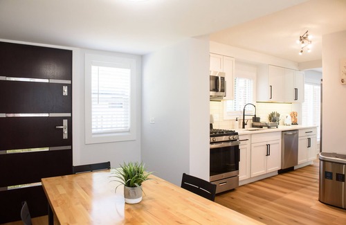 Arlington Heights Casa | Your perfect stay! Fenced yard, pets, infants, families welcomed!