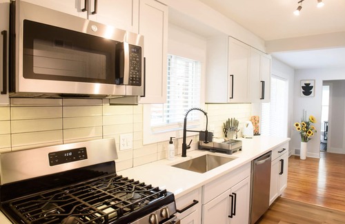 Arlington Heights Casa | Your perfect stay! Fenced yard, pets, infants, families welcomed!