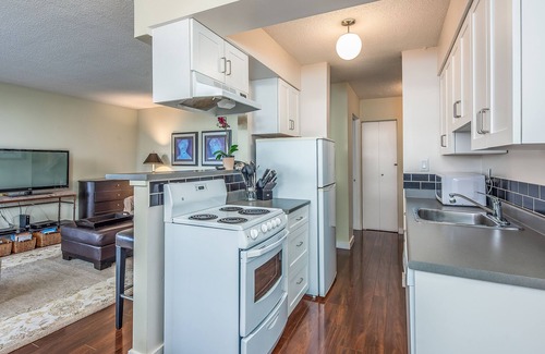 West End Apartamento | Your Perfect Westend location - 5 min from beach or Stanley Park