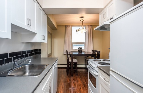 West End Apartamento | Your Perfect Westend location - 5 min from beach or Stanley Park