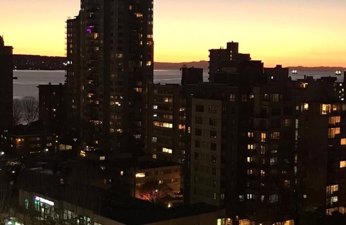 West End Apartamento | Your Perfect Westend location - 5 min from beach or Stanley Park