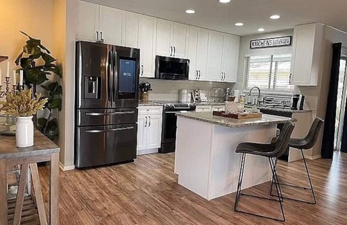 Pinebrook Estates Casa | Your pet friendly Tampa pool home, right between the beaches and Tampa proper!