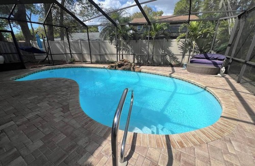 Pinebrook Estates Casa | Your pet friendly Tampa pool home, right between the beaches and Tampa proper!
