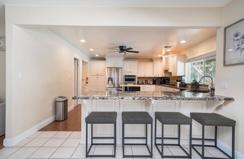 Bakersfield Casa | Your Poolside Hideaway