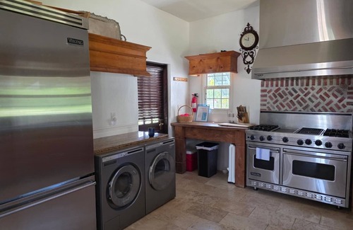 Paget Casa | Your Private Luxury Villa - 3 Bedrooms, House & Cottage, Pool, Walk to Beach!