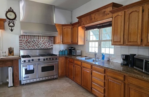 Paget Casa | Your Private Luxury Villa - 3 Bedrooms, House & Cottage, Pool, Walk to Beach!