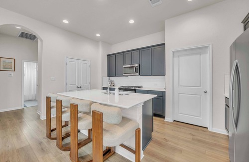 Hutto Casa | Your Private Oasis- 3 Bedrooms, 3 Bathroom of Pure luxury! Elegant and Spacious.