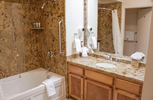 Avila Beach Hotel | Your Relaxing Getaway Awaits! 2 Comfortable Units, Free Parking, Onsite Pool