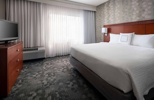 Camelback East Hotel | Your Relaxing Getaway Awaits! w/ Pool, Close to Desert Storm Park and Zen Garden